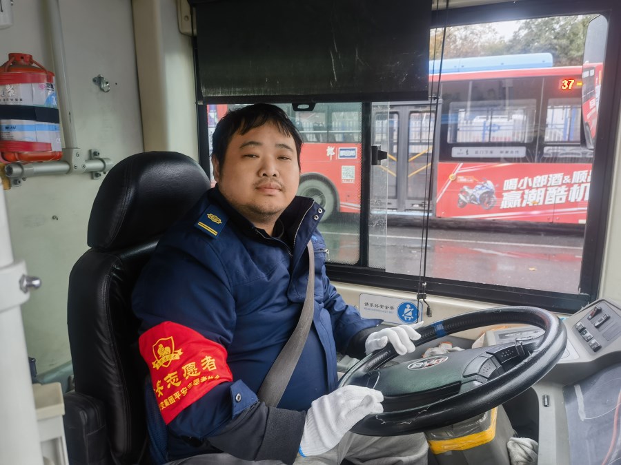 趙彪工作照片.jpg 趙彪工作照片.jpg