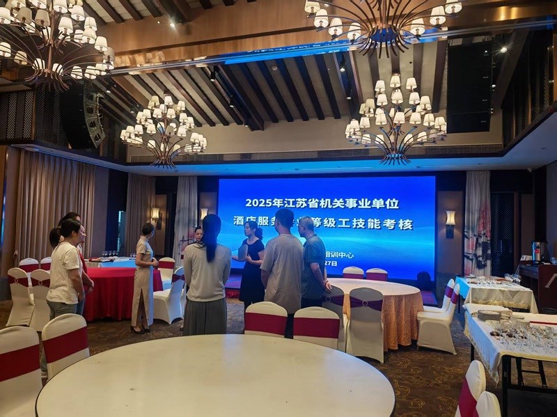 酒店服務(wù)班培訓(xùn)技能1.jpg 酒店服務(wù)班培訓(xùn)技能1.jpg